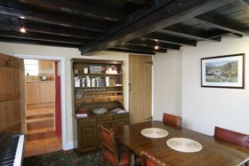 holiday cottages dining room